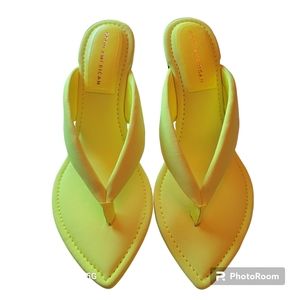 Good American Cinder F*cking-Rella Thong Sandal Chartreuse Size 13 GA077N-X NIB